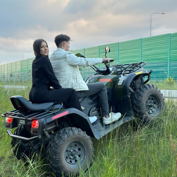 Quad elektryczny VELEX Alaska 4x4 jest dwuosobowy
