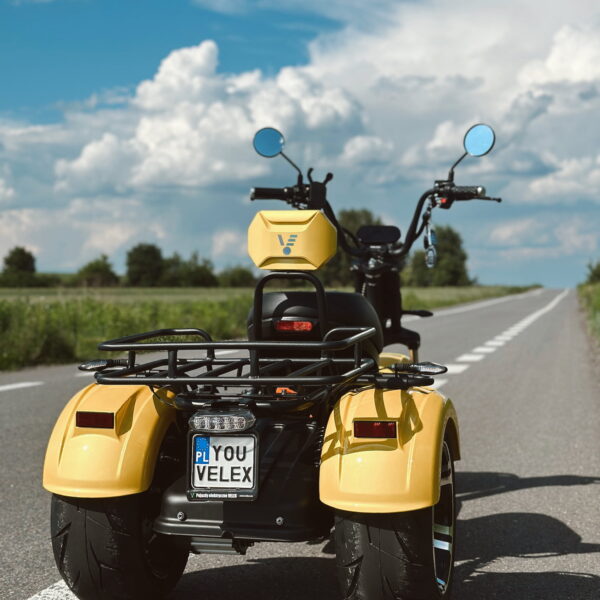 skuter elektryczny trójkołowy